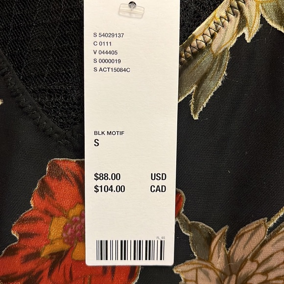 Astr the label: size small - Picture 4 of 4